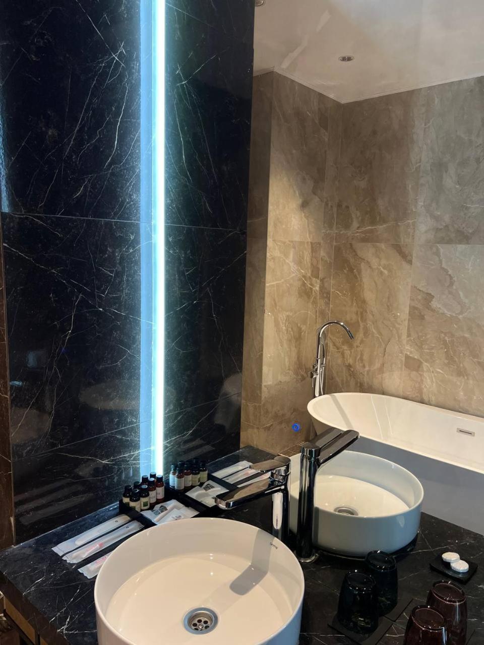 Sofia International Hotel 比什凯克 外观 照片